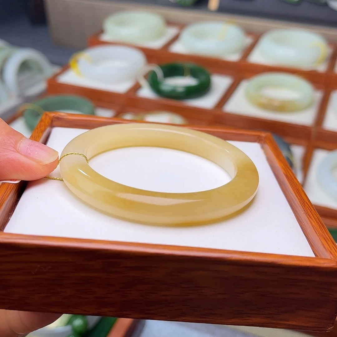 和田玉未镶嵌手镯51