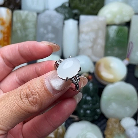 和田玉未镶嵌颈饰冰**洁