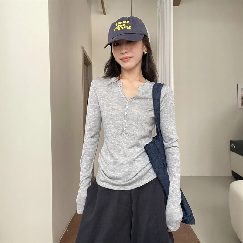 气质简约柔软ν领针织衫女2025秋季新款休闲风修身显瘦百搭上衣女