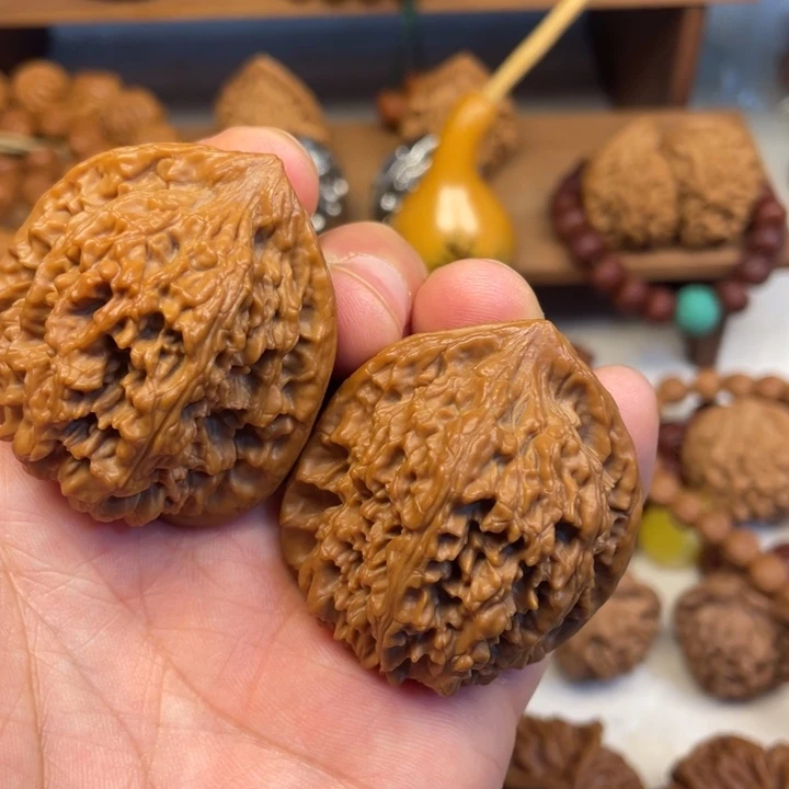 少***昆秦岭山脉疯龙湖位于云南中部