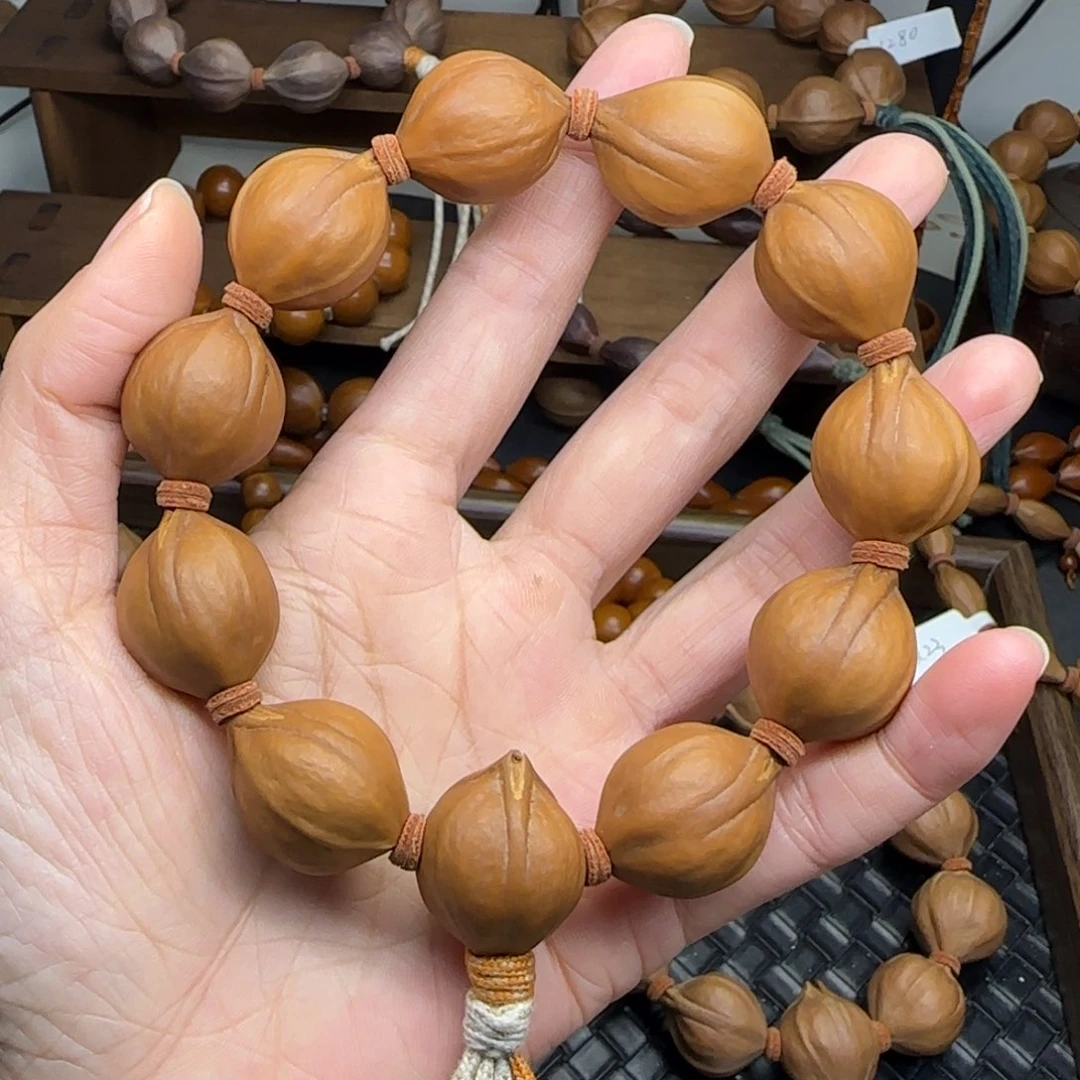 手串橄榄核03。2.0*2.5三花老核