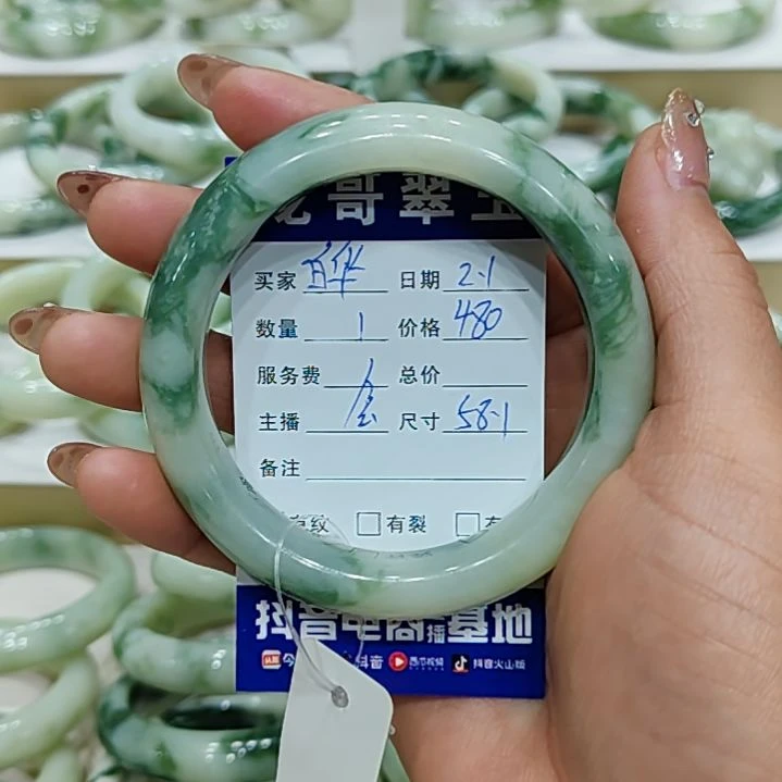 透闪石-蛇纹石玉手镯未镶嵌白*