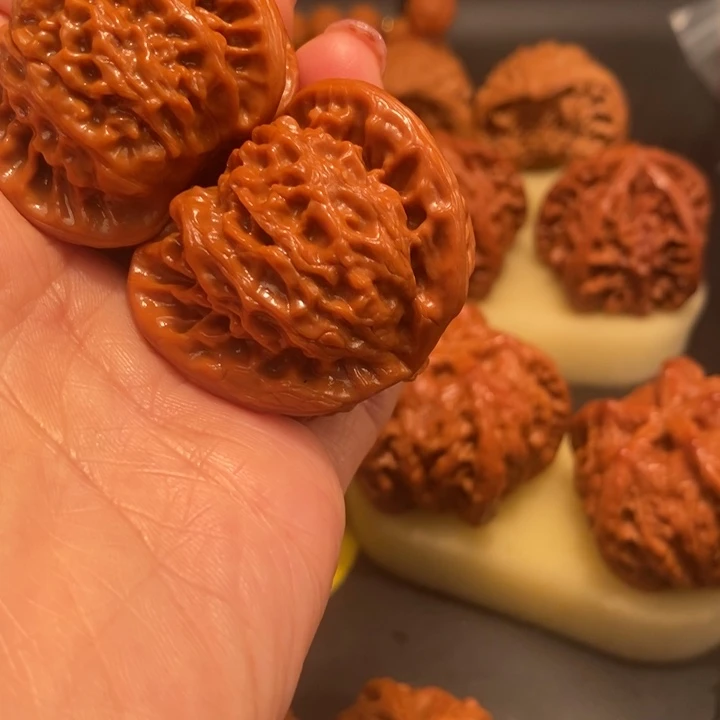 桃核吊坠难**涂工艺核桃