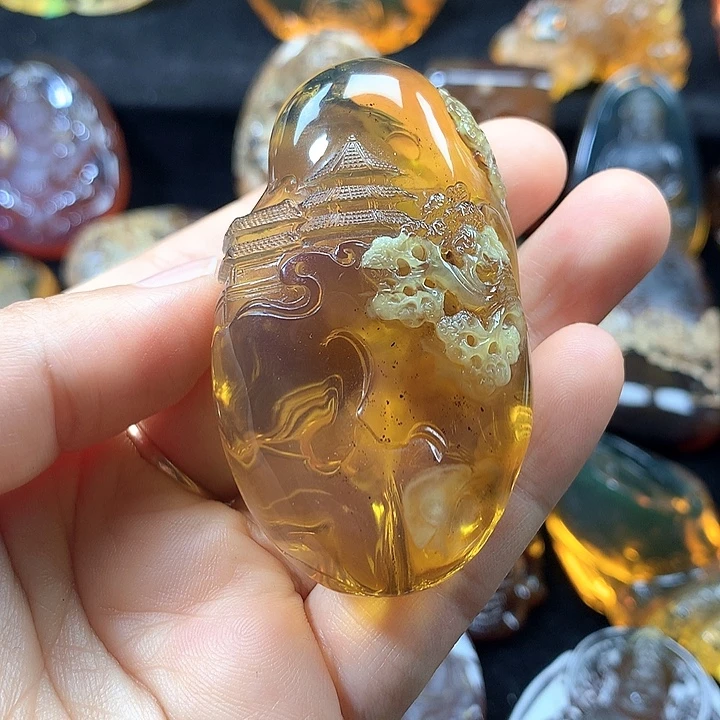 琥珀未镶嵌手串绿茶俏色巧雕山水吊坠