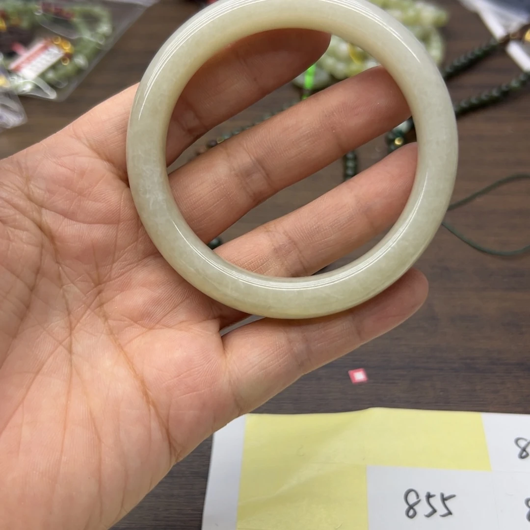 和田玉未镶嵌手镯58.7圈围855瑕