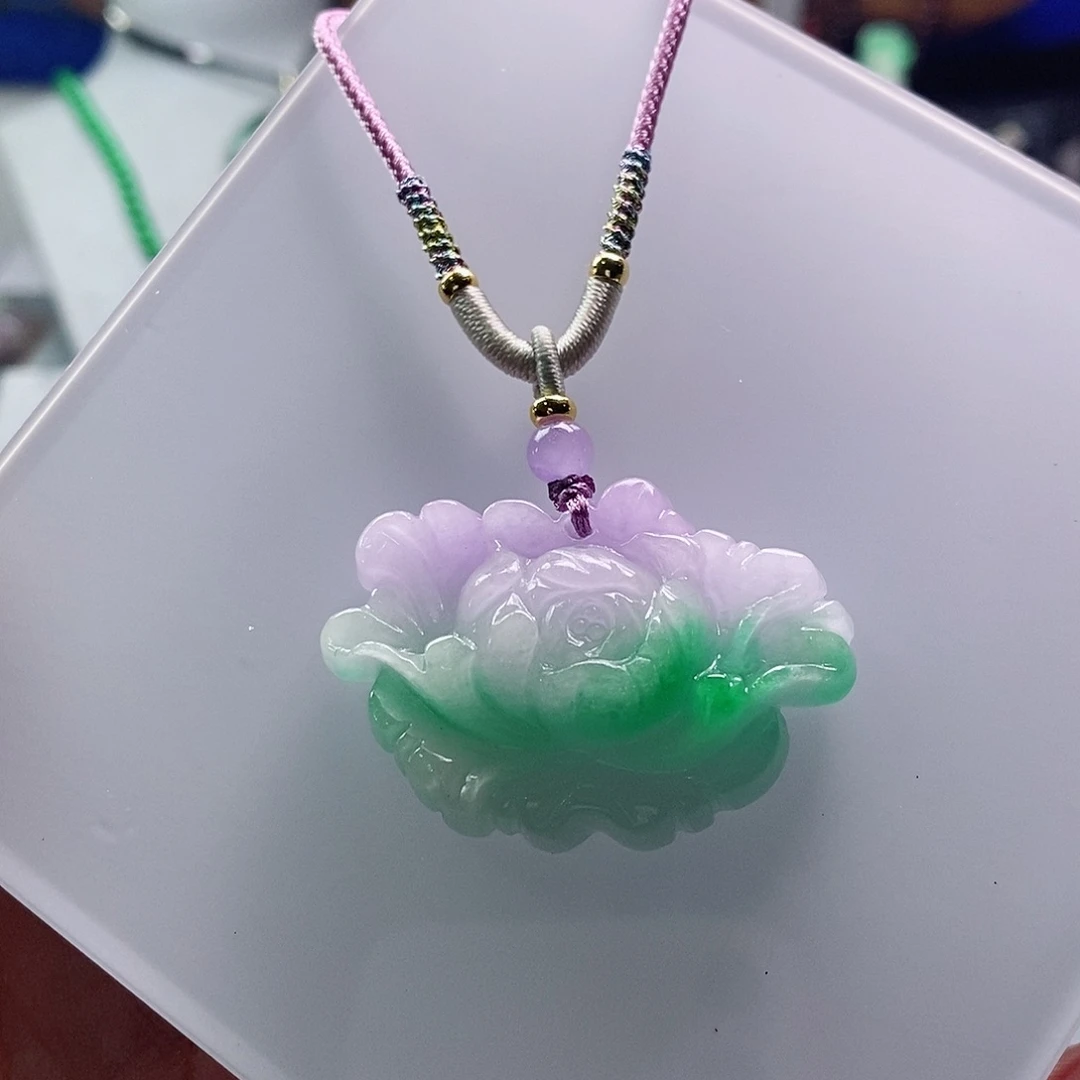 翡翠未镶嵌颈饰翡翠未镶嵌颈饰（赠链）