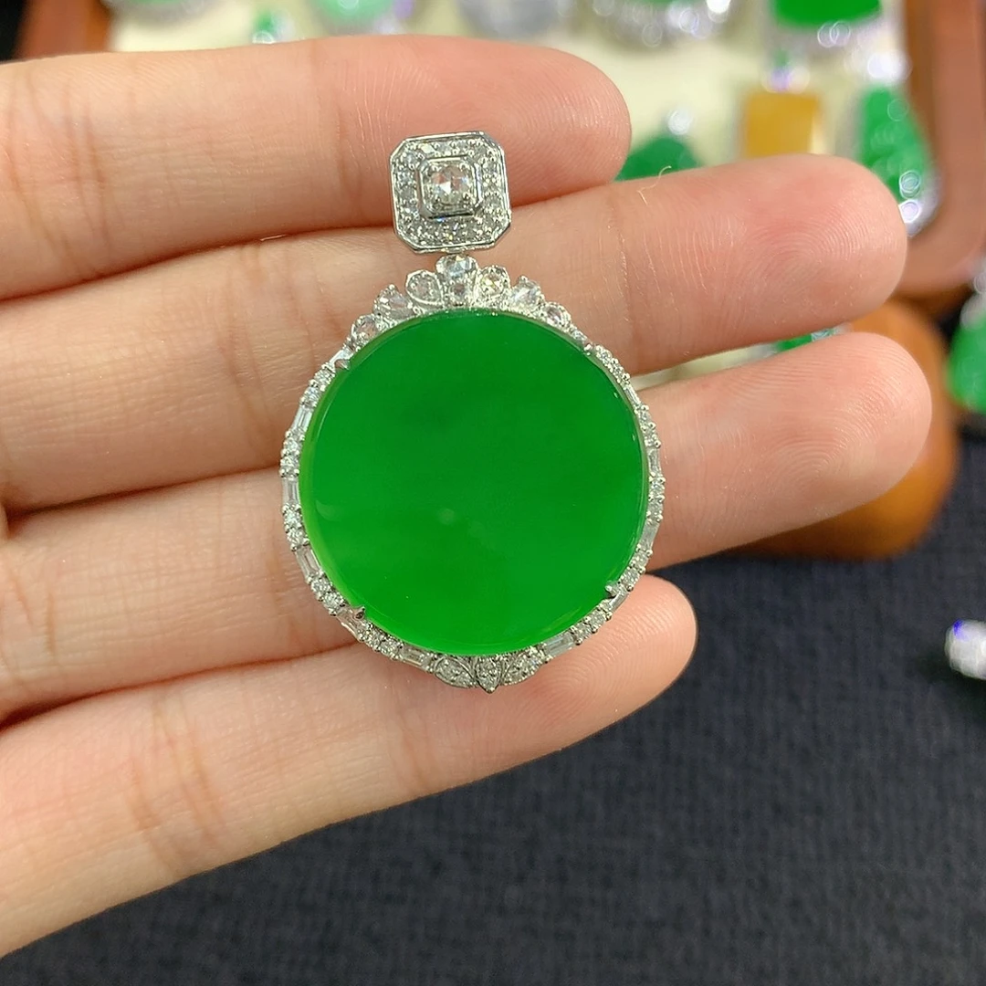 【闪购商品】吊坠(不含链)18K金镶嵌翡翠圆牌