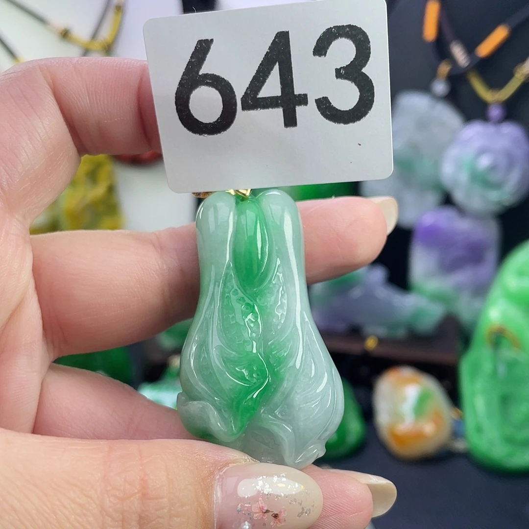 翡翠未镶嵌吊坠(赠链)