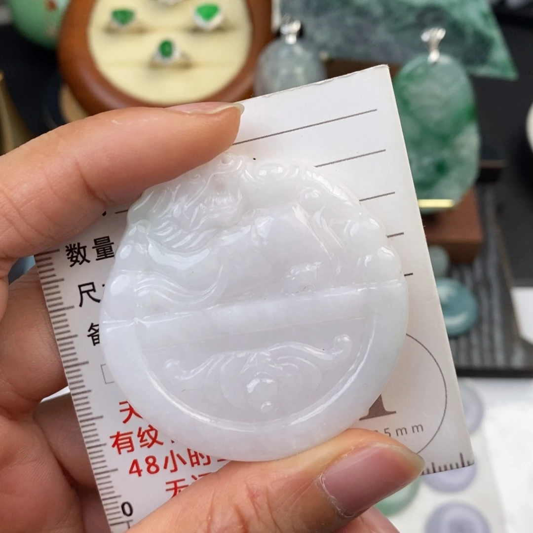 翡翠未镶嵌颈饰貔貅