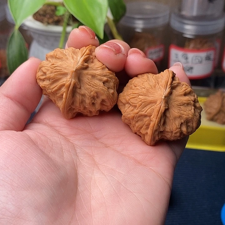 文玩核桃吊坠玉枕元宝