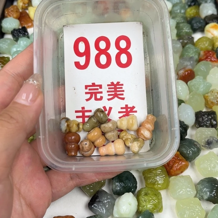 蛇纹石玉足银镀金镶嵌颈饰