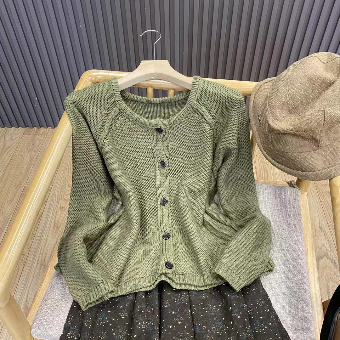 早秋简约圆领洋气排扣针织开衫宽松显瘦慵懒风针织外搭女Z2579