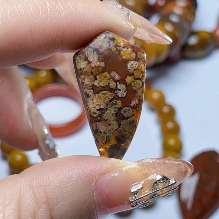 玛瑙/玉髓颈饰未镶嵌看***宝