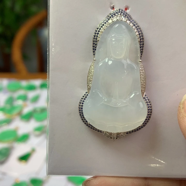 翡翠颈饰18K金镶嵌翡翠