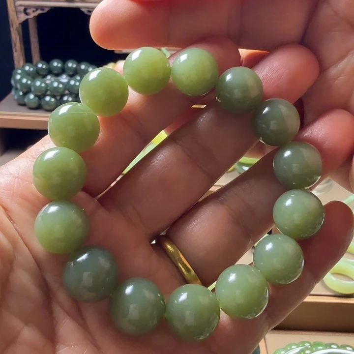 亮***火和田玉（糖玉）未镶嵌手链