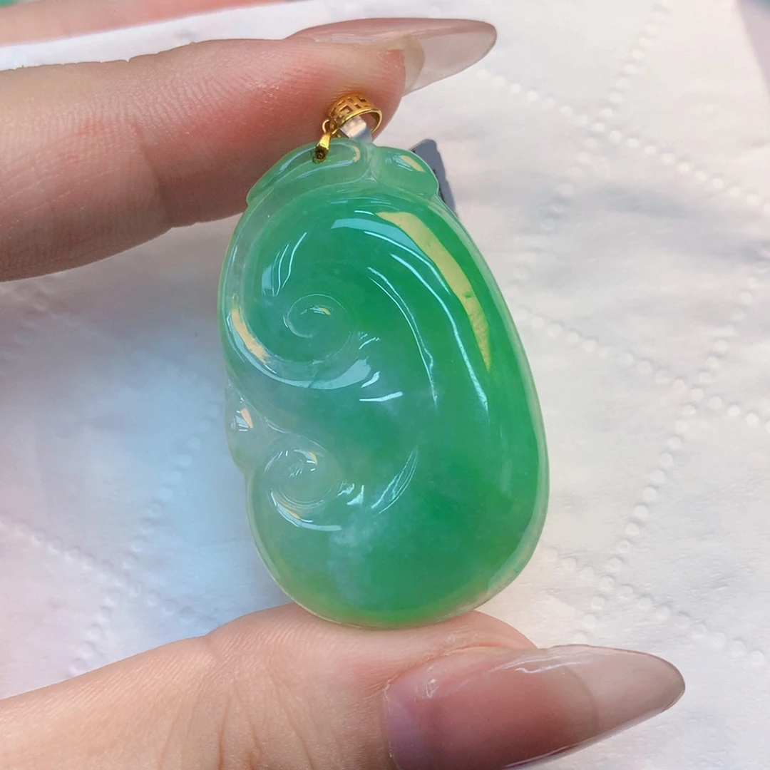翡翠18K金镶嵌颈饰