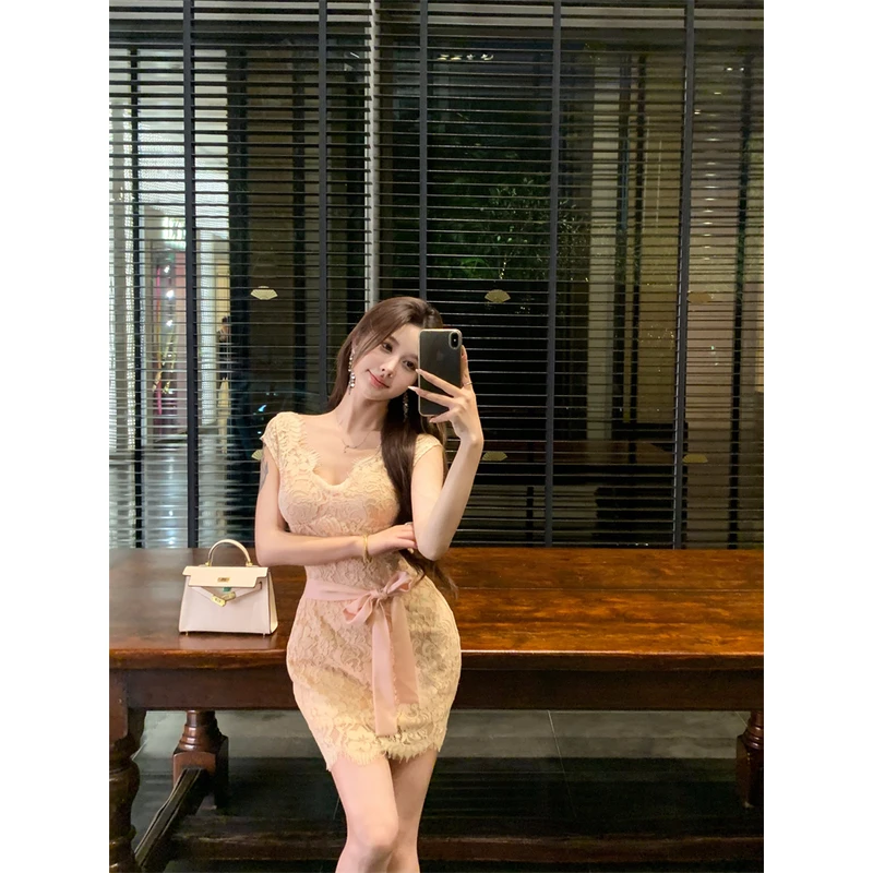 气质温柔蕾丝收腰显瘦包臀短裙女装纯欲性感系带蝴蝶结连衣包臀裙