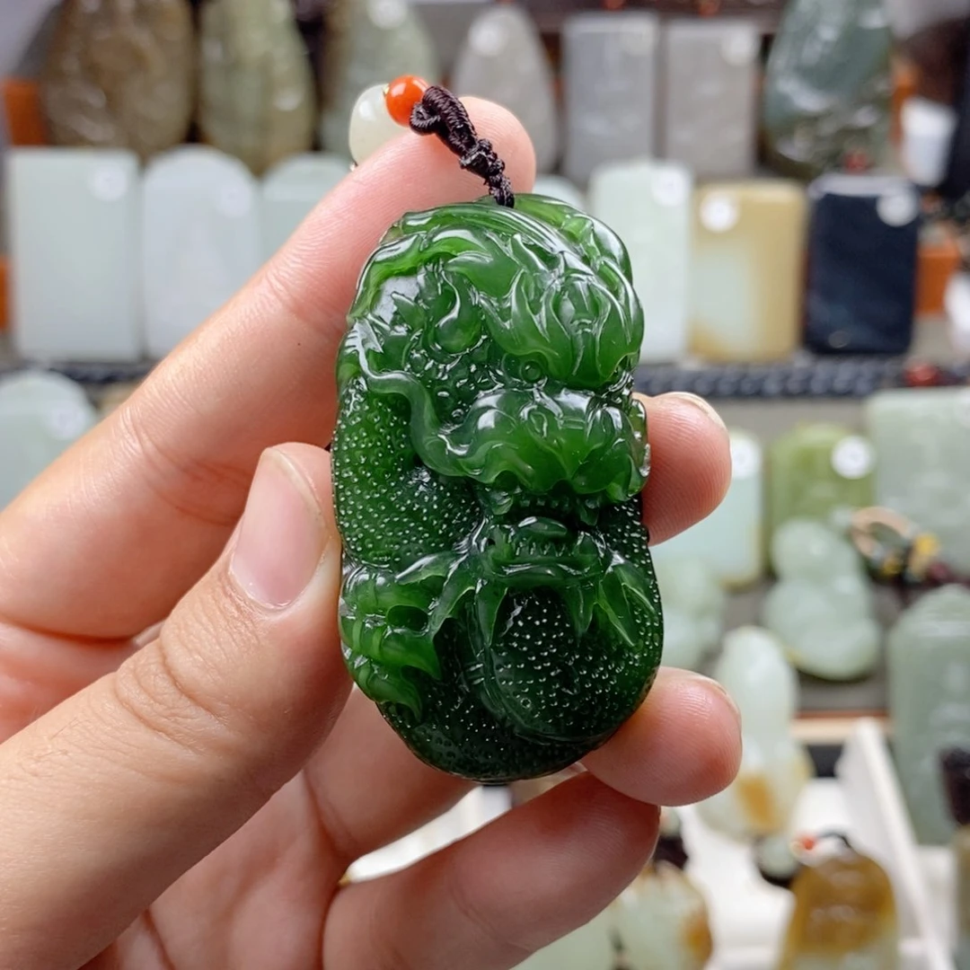 颈饰未镶嵌和田玉（碧玉）