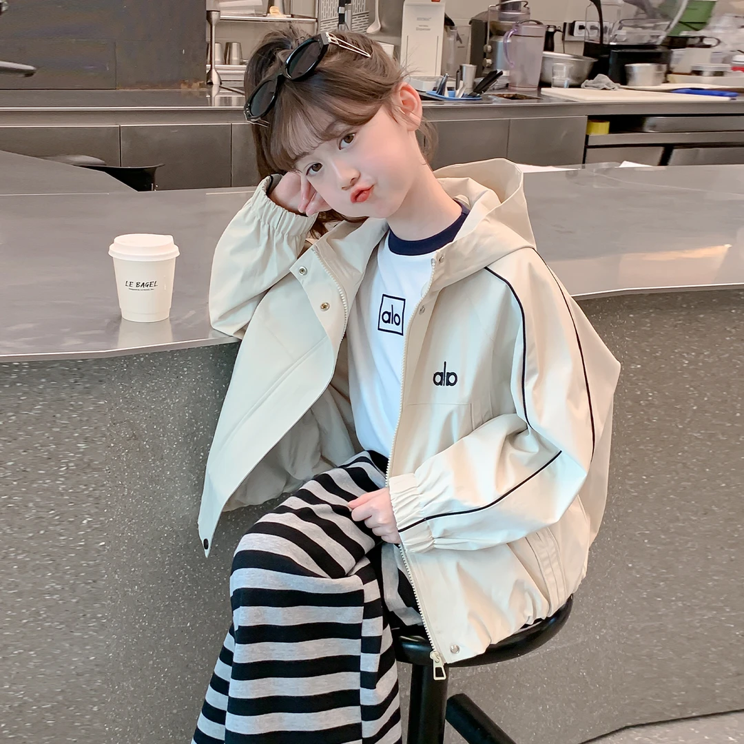 女童外套春秋款2025新款洋气童装中大童衣服上衣儿童连帽冲锋衣潮