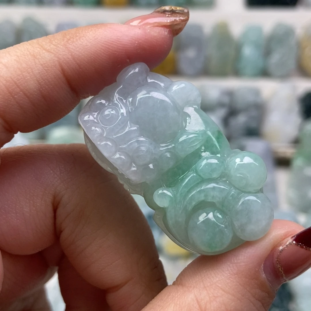 翡翠吊坠(赠链)未镶嵌