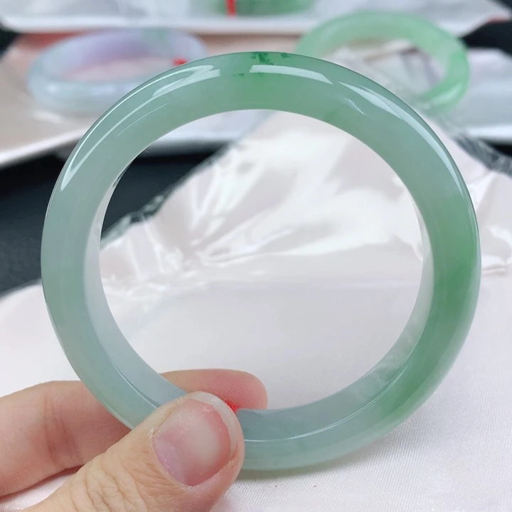 翡翠手镯未镶嵌?****d飘花56