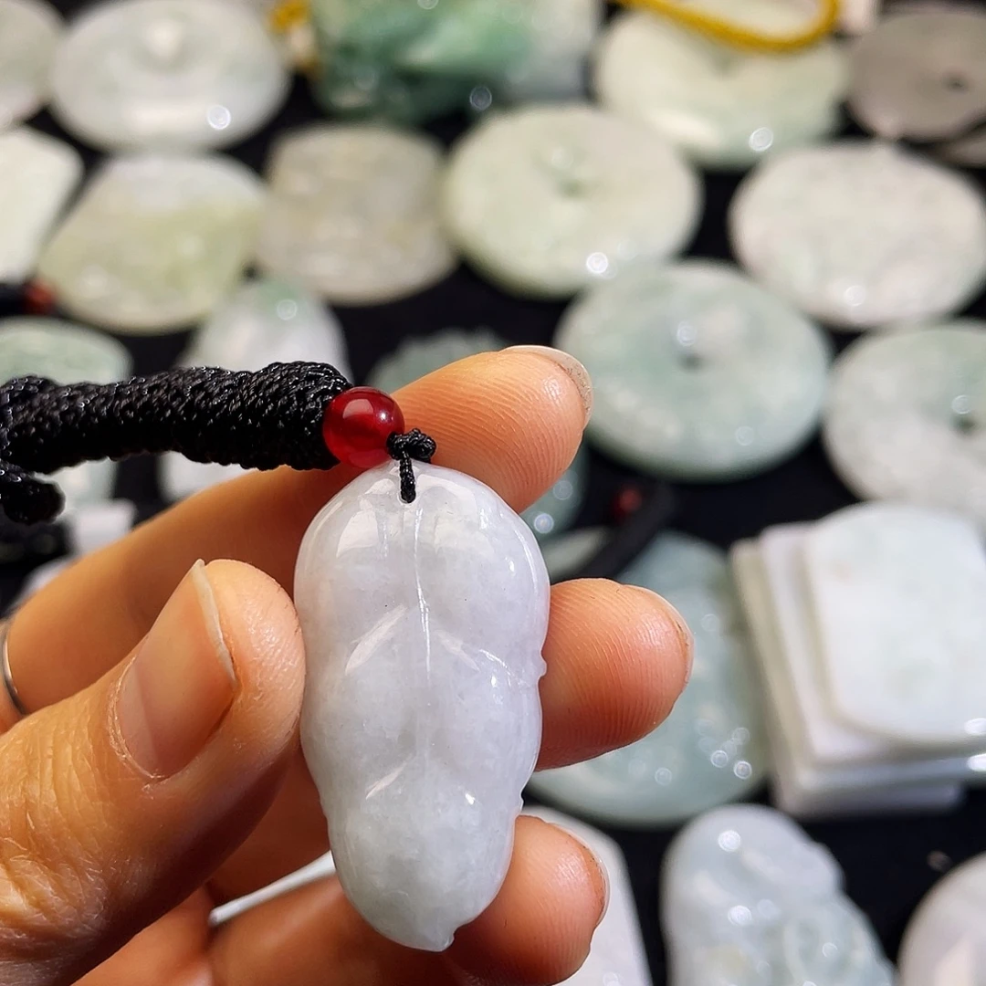 翡翠未镶嵌颈饰叶子