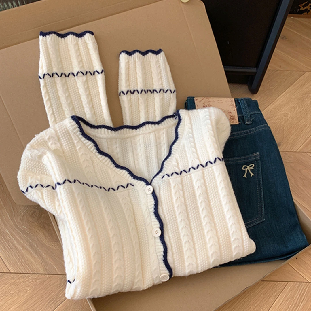 2025百搭温柔风洋气V领针织开衫女早秋季新款设计感独特软糯毛衣