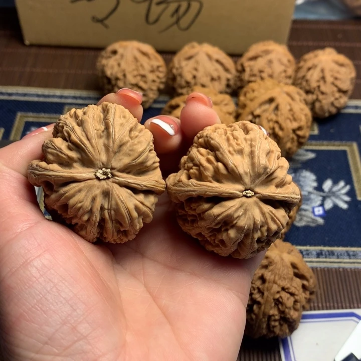 吊坠文玩核桃灯*?粗筋