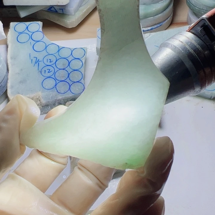 翡翠颈饰未镶嵌翡翠片料