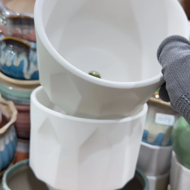 凑9块包邮，有孔，陶瓷花盆