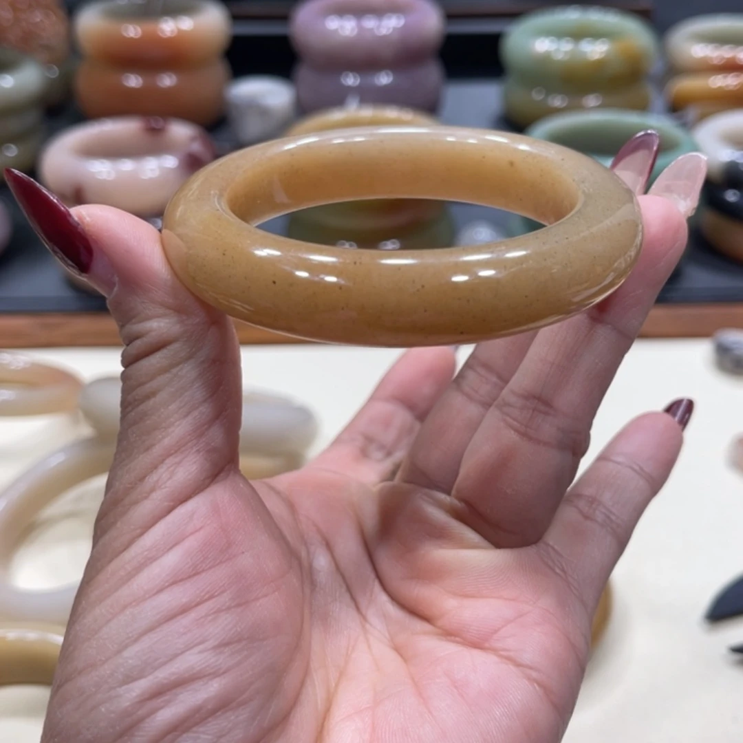 未镶嵌手镯石英岩玉