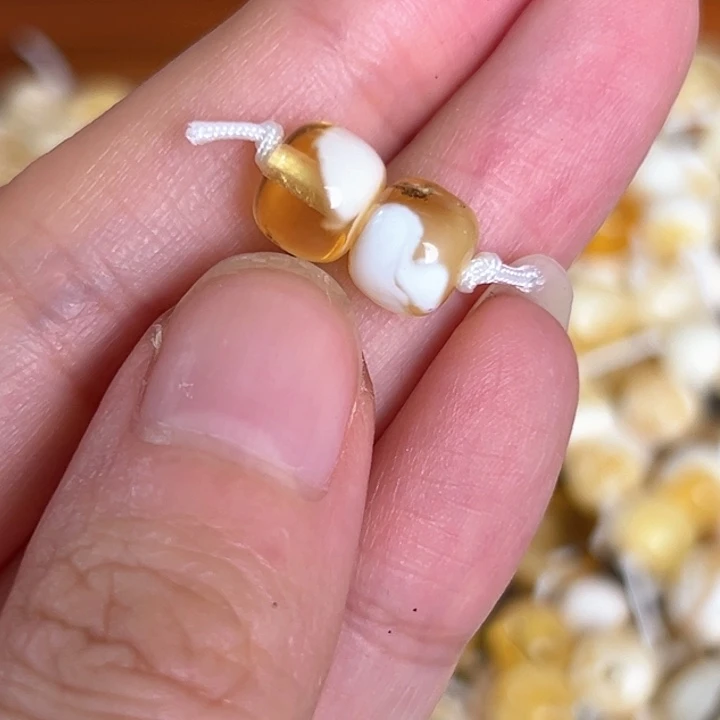 未镶嵌蜜蜡裸石8mm一对