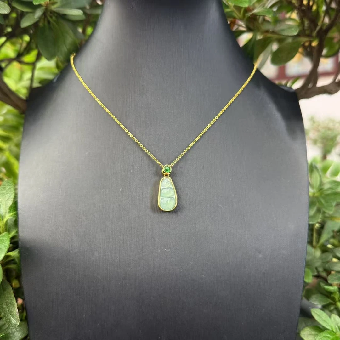 冰种翡翠天空蓝简约日常款豆子吊坠  X00066