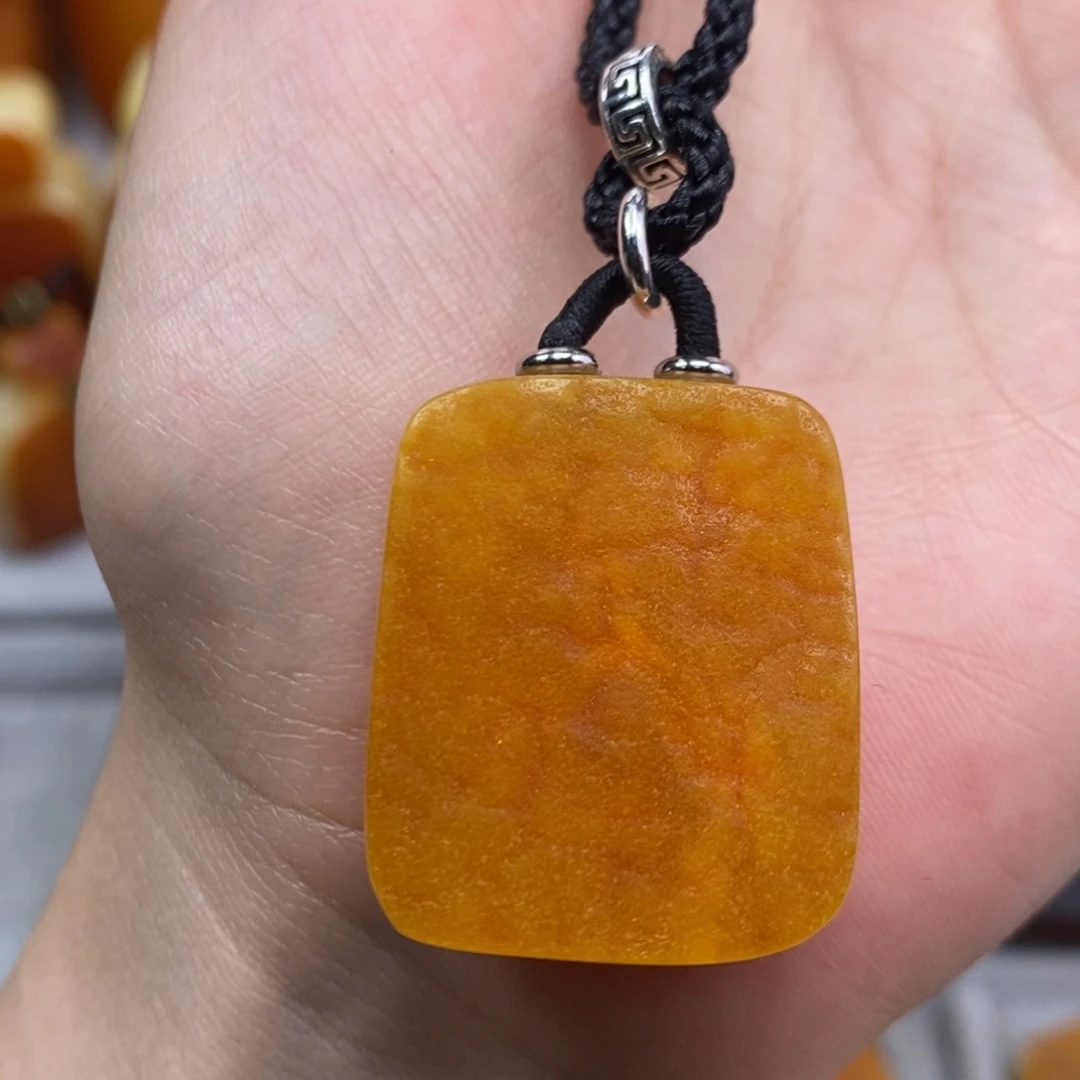 琥珀吊坠(赠链)未镶嵌