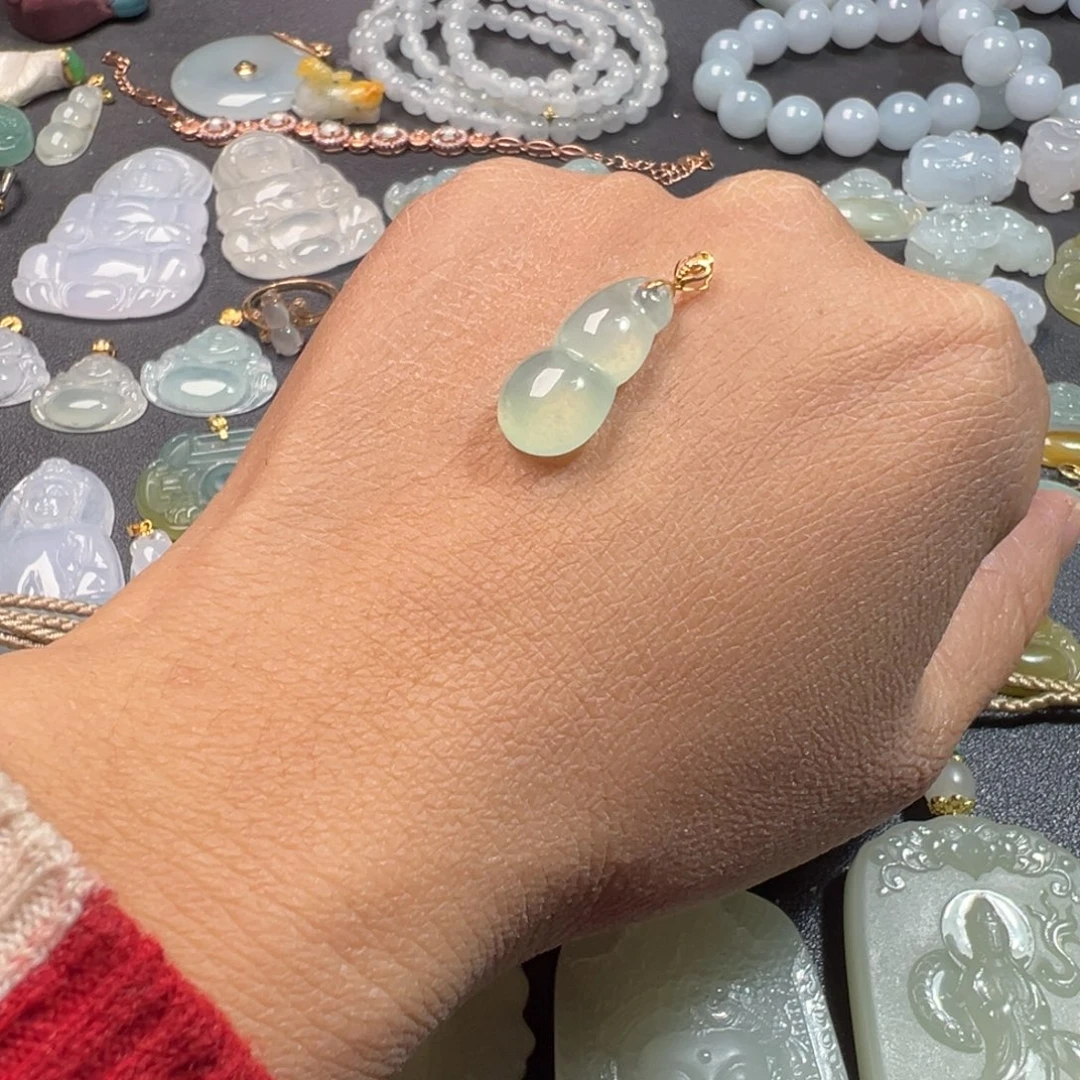 翡翠18K金镶嵌颈饰