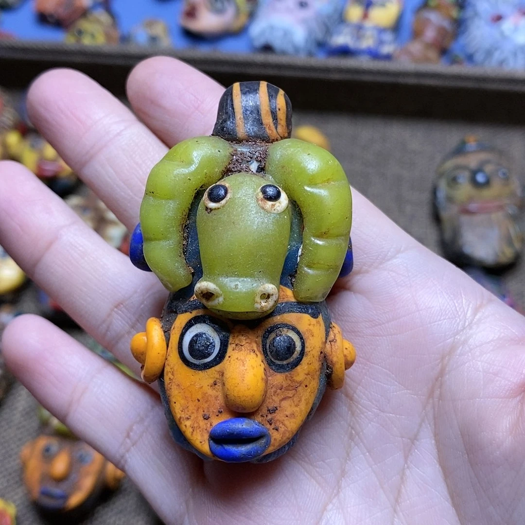 琉璃颈饰潘神一个