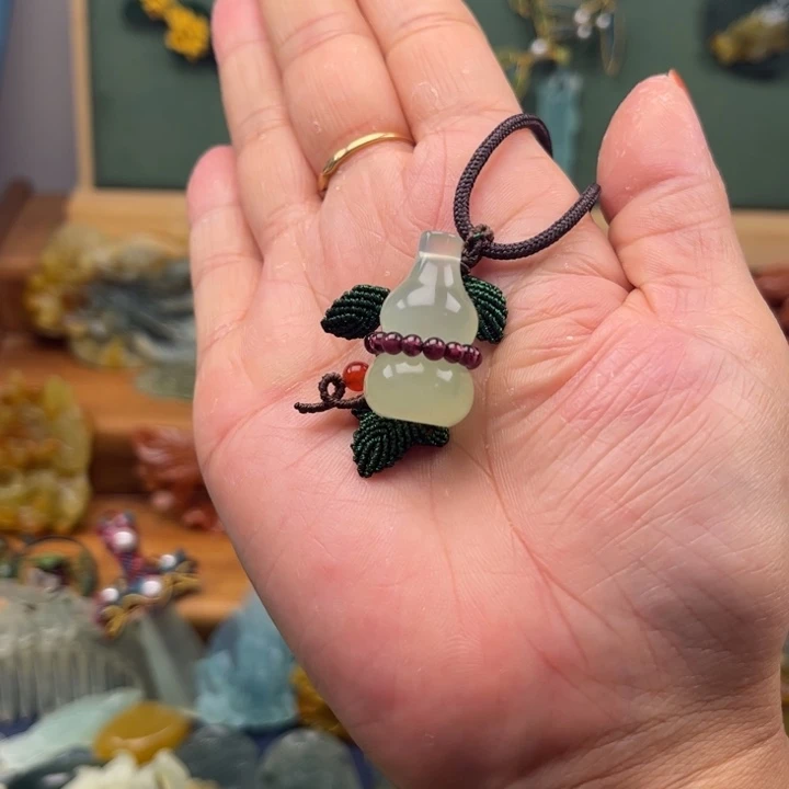 蛇纹石玉合金吊坠