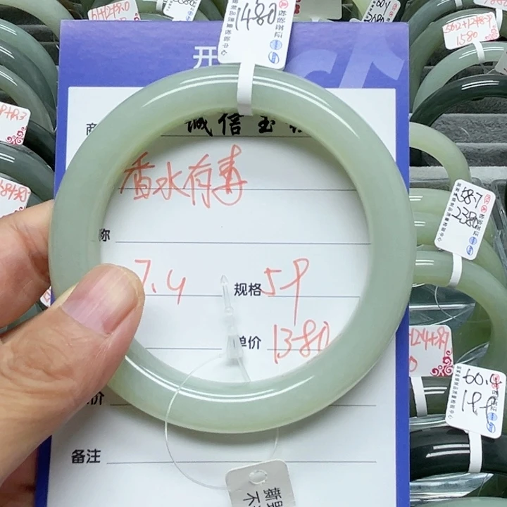 和田玉手镯未镶嵌香**毒