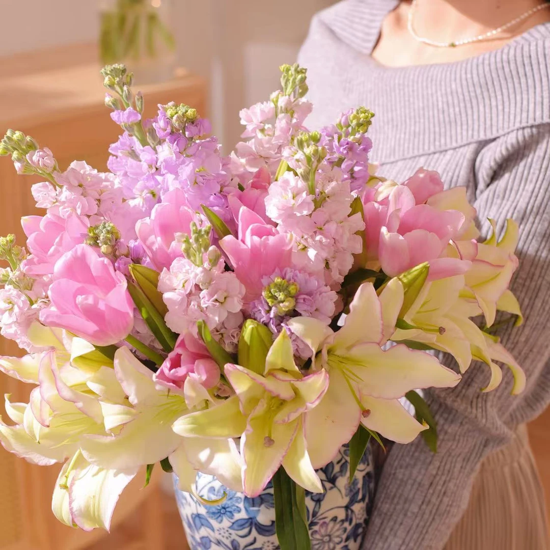 【紫罗兰花园组合】郁金香百合紫罗兰花束白百合粉色郁金香新鲜鲜花