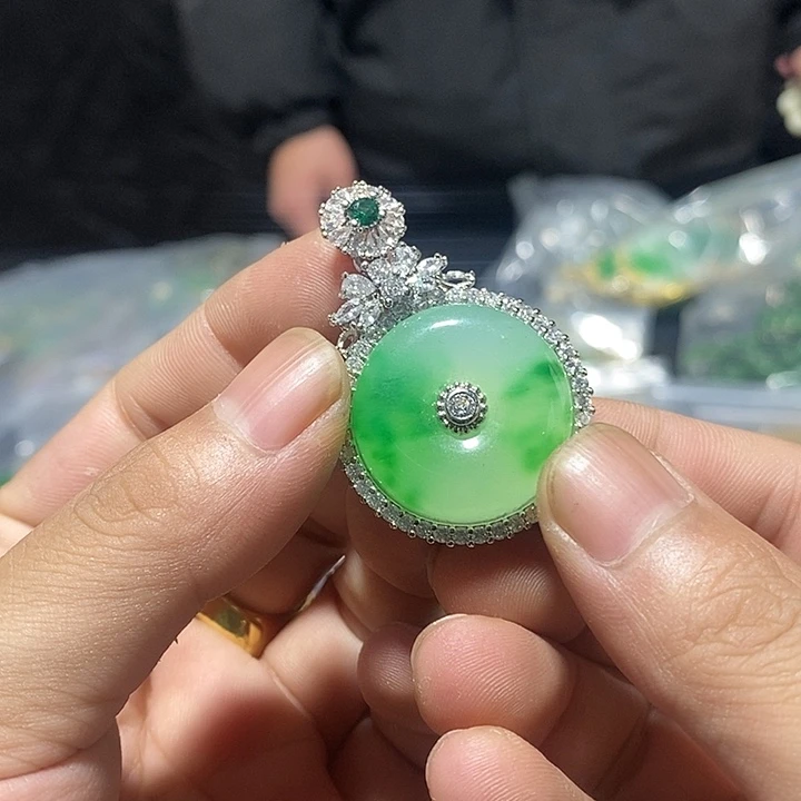 翡翠颈饰未镶嵌价格