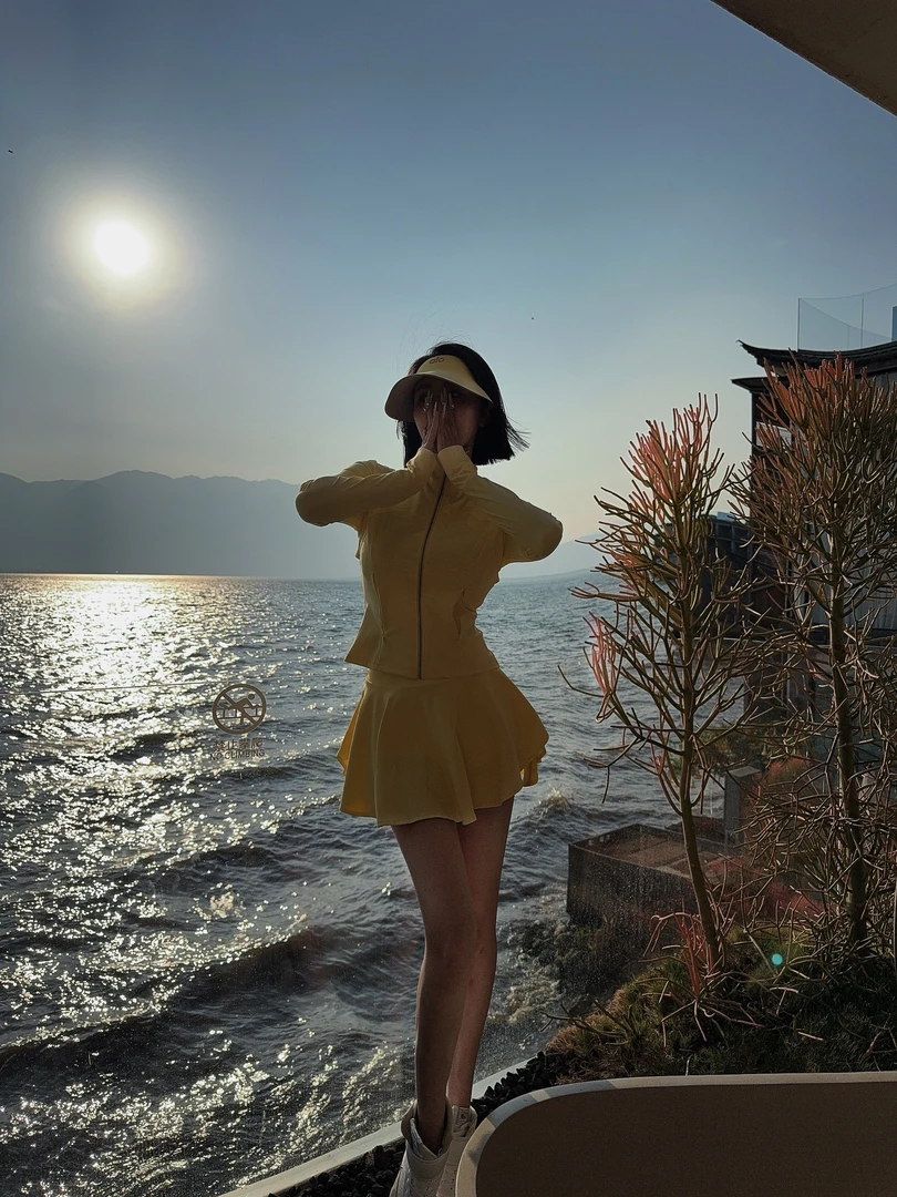 DOUWU【运动女孩】白绿黄三色净版拉链褶褶双层裙套装TZ13540