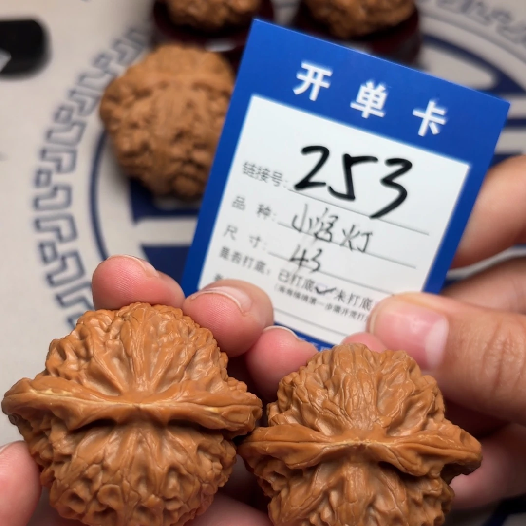 文玩核桃把件宫灯