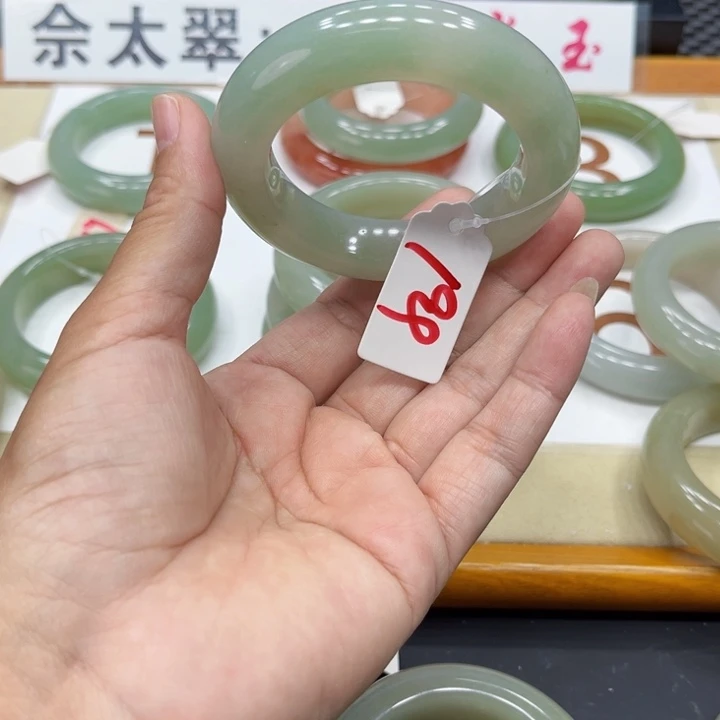 石英质玉手镯未镶嵌好****G