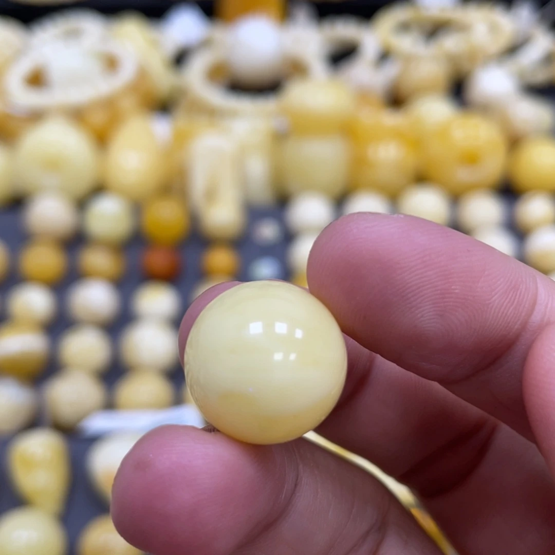 蜜蜡未镶嵌裸石15.8mm瑕