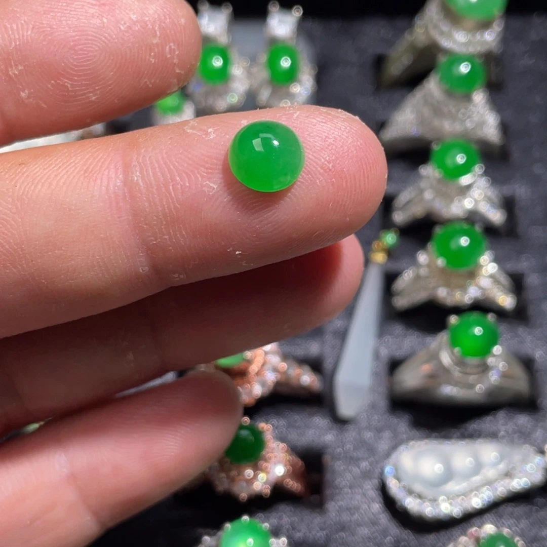 翡翠裸石黄阳绿蛋面铜托卡7.8