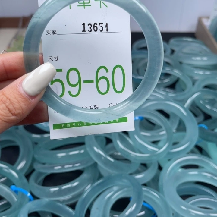 石英质玉（非洲翠）手镯未镶嵌