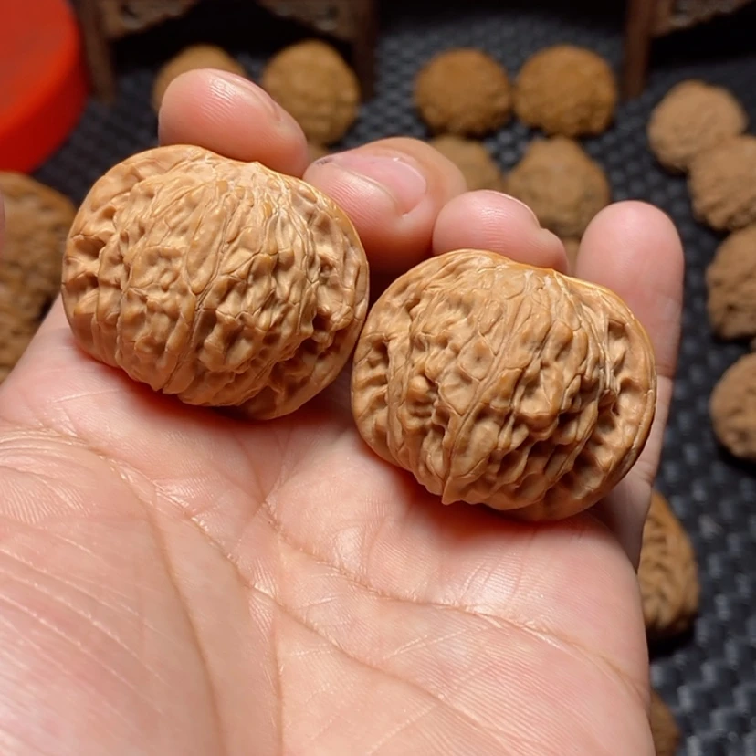 【闪购商品】文玩核桃吊坠38尺，有修磨盘