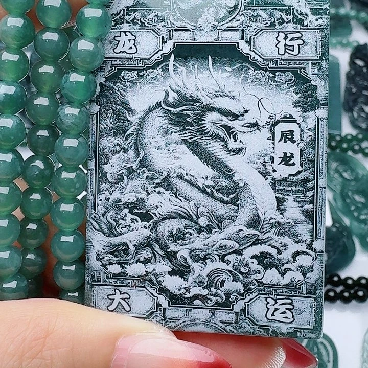 翡翠未镶嵌颈饰多样性发其一