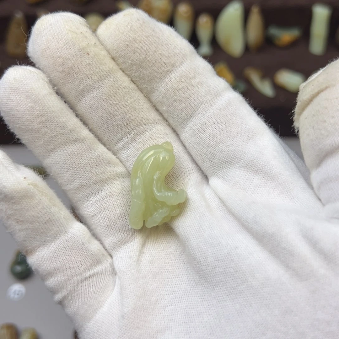 岫岩河磨玉（透闪石质玉）未镶嵌颈饰