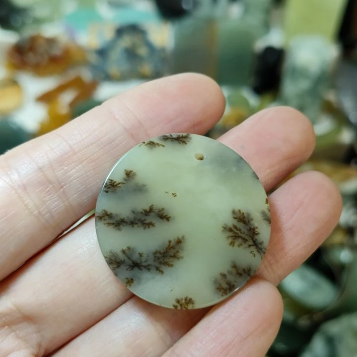 岫玉未镶嵌挂坠款式